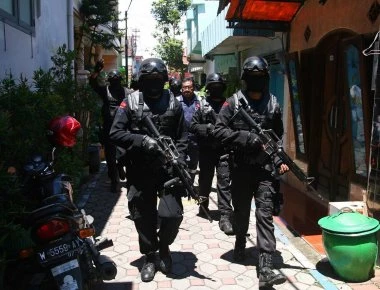 Ινδονησία: Οι εξτρεμιστές μουσουλμάνοι χρησιμοποίησαν παιδιά βομβιστές αυτοκτονίας για να σκοτώσουν χριστιανούς
